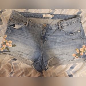 Torrid floral shorts size 18